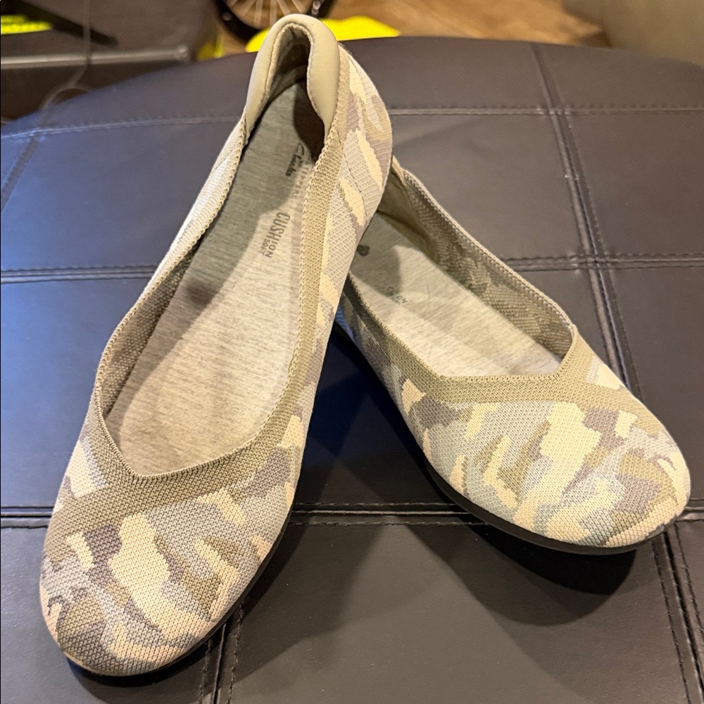 Cloudsteppers by Clarks Camouflage Flats